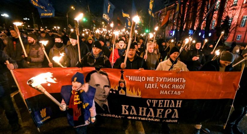 A lengyel elnök visszavonná Zelenszkij kitüntetését az ukrán Bandera-kultusz miatt