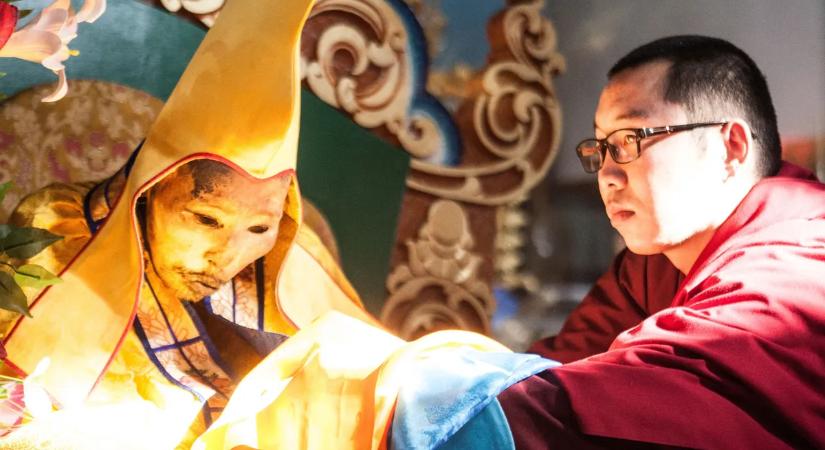 Élve temették el a japán szerzeteseket a világ legdurvább rituáléján