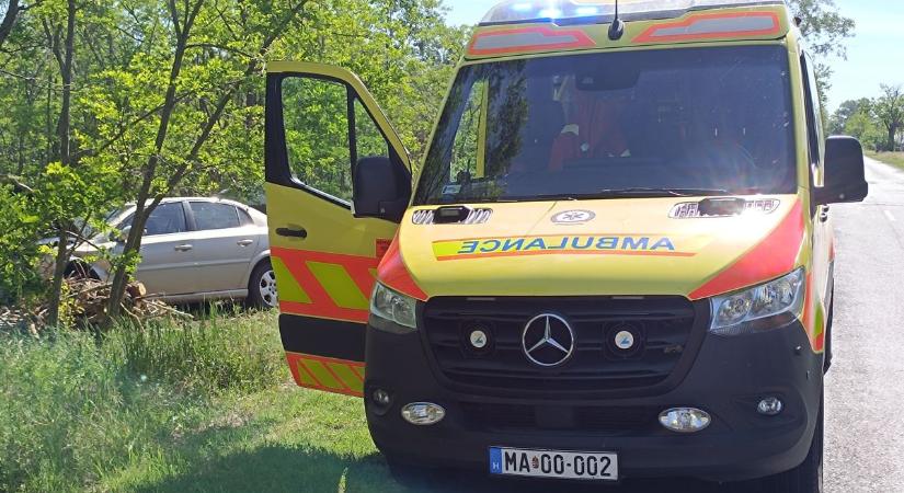 Durva balesethez riasztották a mentőket, egy embert a halasi kórházba szállítottak
