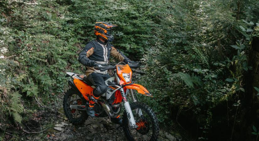 Emissziós botrány vagy félreértés? A KTM hivatalos közleményben cáfol: „Nem árulunk illegális motorokat”