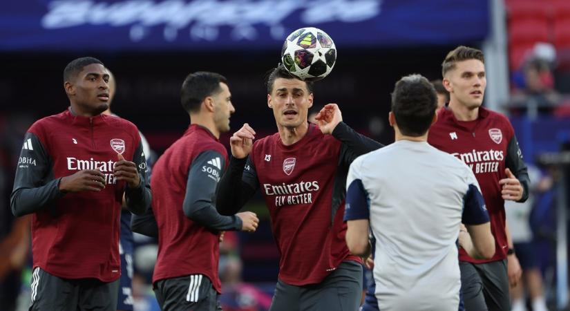 Trükkök és széles mosoly: ilyen volt az Arsenal edzése a Puskás Arénában – fotók