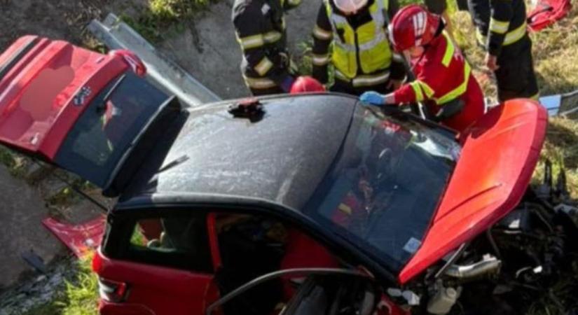 Patak medrébe zuhant egy mopedautó Csicsómihályfalván – Súlyosan megsérült a 17 éves sofőr