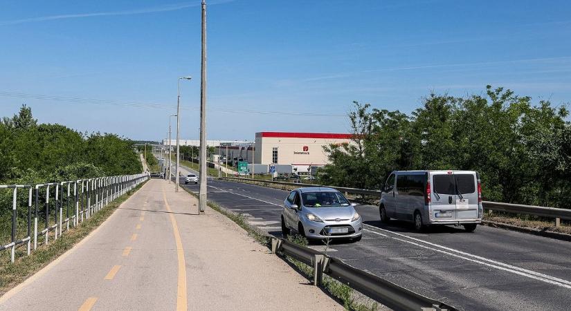 Figyelem! Hétfőtől félig lezárják az egyik győri felüljárót - fotók