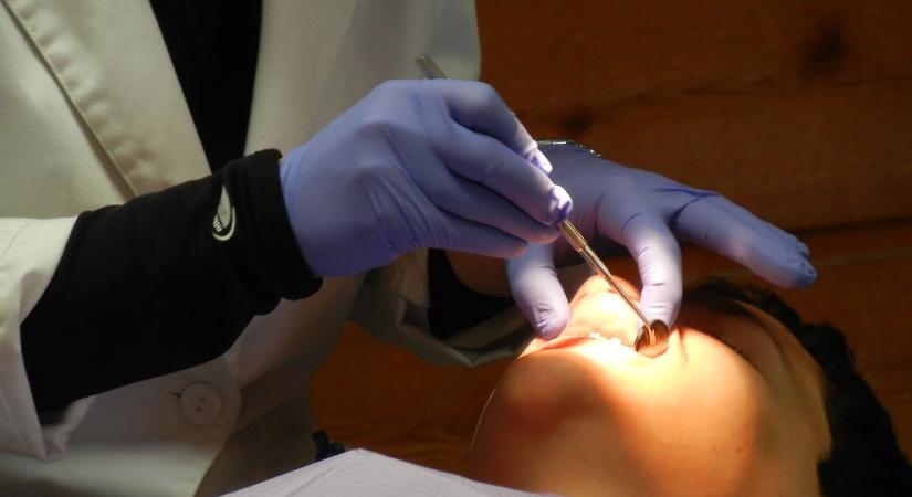 Dermesztő adat érkezett Szerbiáról: több százezer embernek nincs saját foga