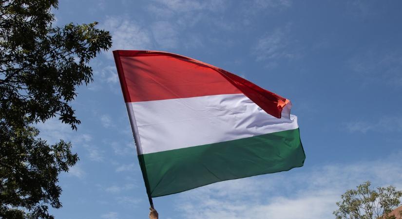 Diákok égettek magyar zászlót Szerbiában