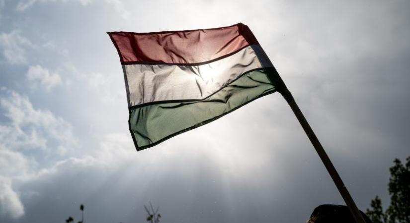 Magyar zászlót égettek Szabadkán szerb diákok