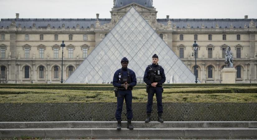 Máris megfilmesítik a Louvre tavalyi kirablását