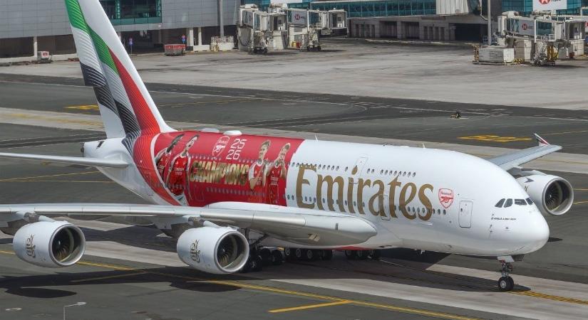 AZ EMIRATES KÜLÖNLEGES ARSENAL-FESTÉSŰ A380-AST MUTATOTT BE