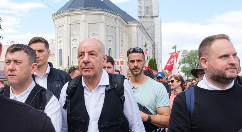 Köszönőember vagy a nemzet szószólója?