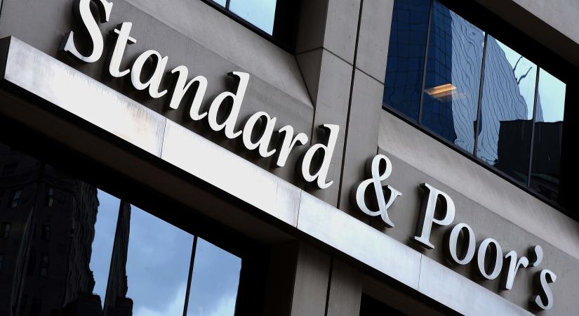 Jó kilátásokat prognosztizált az S&P Magyarországnak, de nem változtatott a minősítésen. Még.