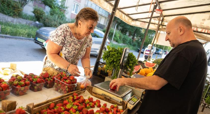 Olcsóbb lett a piac: zuhant az eper és a cseresznye ára is fotók