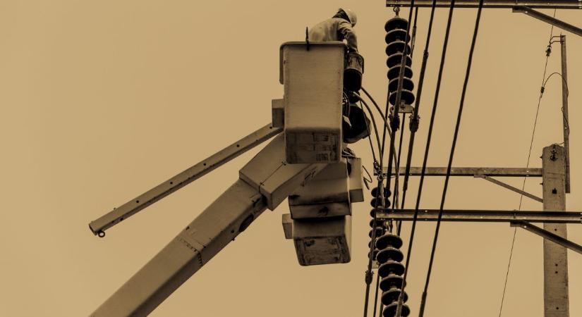 Hűtők, az internet és a tévé is leáll - órákon át tartó áramszünetek jönnek Tolnában