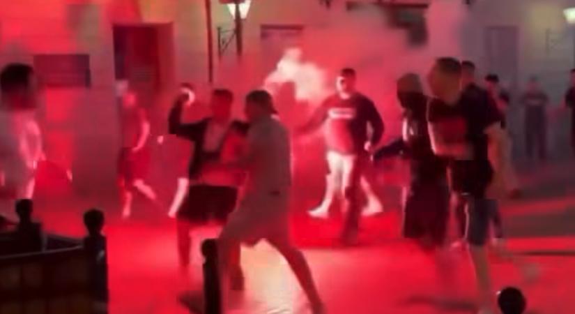 Elkezdődött: tömegverekedés a pesti éjszakában, összecsaptak a PSG és az Arsenal drukkerei