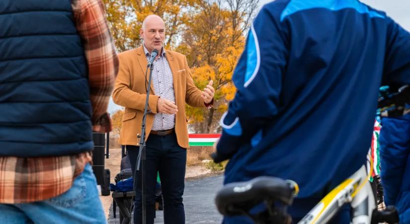 Mennyit keresnek a polgármesterek, akiknek a fizetését olyan nagy hévvel csökkentené az új kormány?