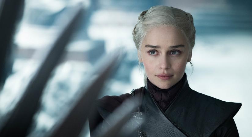 Emilia Clarke mossa kezeit: Szerinte nem hibáztathatjuk őt mindazért, ami a Trónok harca 8. évadában Daenerysszel történt, és ennek prózai oka van