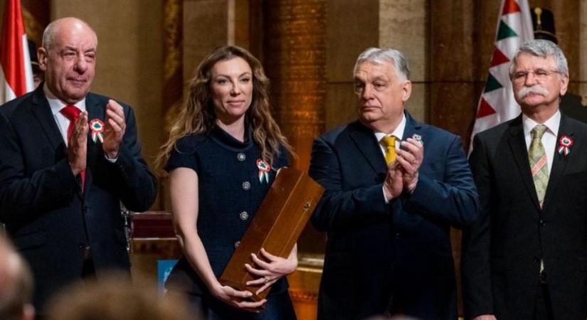 Rákay Philip, Rúzsa Magdi és Orbán török barátja is diplomata-útlevelet kapott