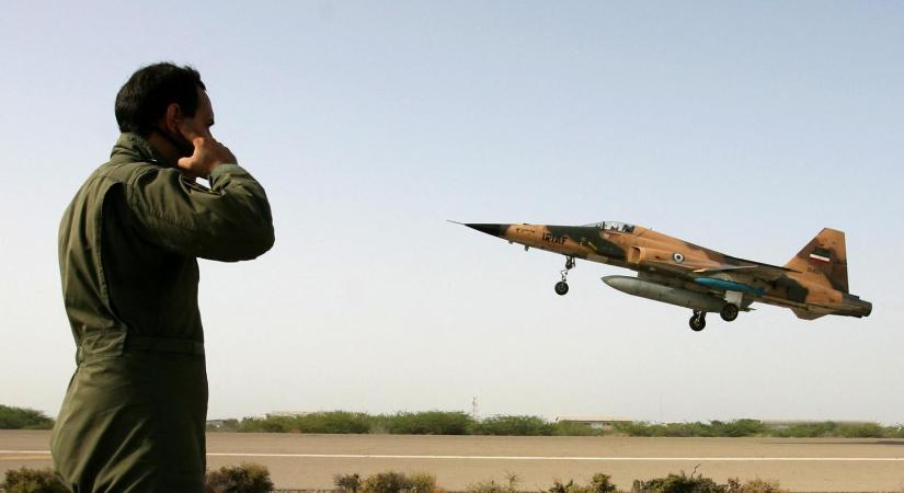Rés támadt a pajzson, egy muzeális értékű F-5-ös vadászbombázó mutatta meg, hogy a Közel-Keleten nem sebezhetetlen az amerikai légvédelem