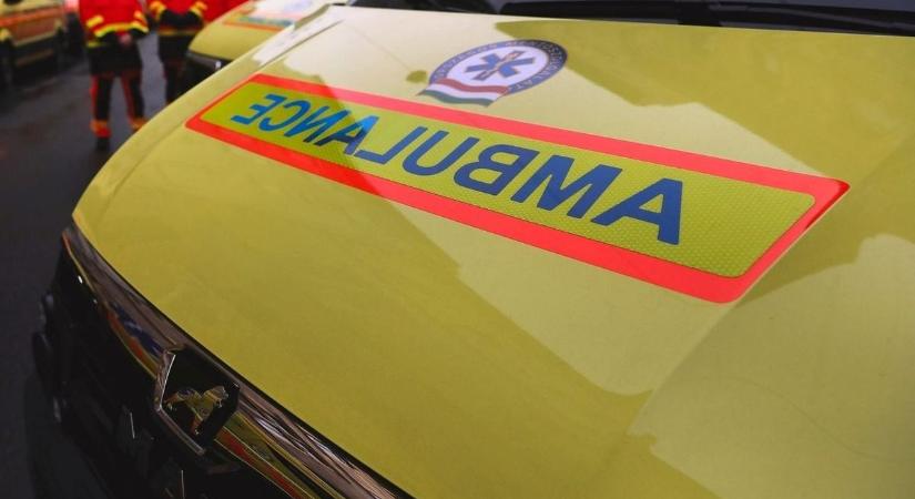 Árokba hajtott egy autó az M3-ason, Mezőkövesdnél