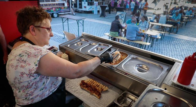 Dübörög a Food Truck Show a szombathelyi Fő téren - sok-sok fotót és videót is hoztunk!