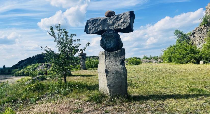 Tényleg létezik a magyar Stonehenge: ez a titokzatos szoborpark a Balaton-felvidéken bújt meg (galéria)