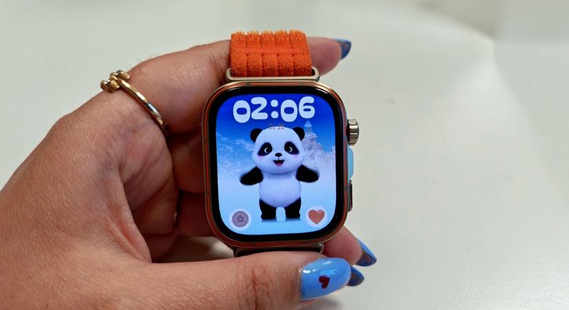 Kényelmes viselet, erős hardver és egy irtó cuki panda, aki motivál minket a mozgásra: ilyen lett a Huawei legújabb okosórája