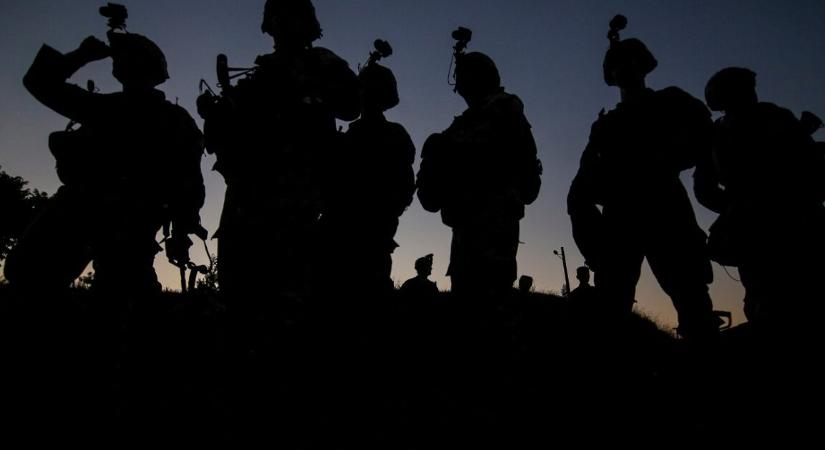 Váratlan támadást hajtott végre Irán – több amerikai katona is megsérült