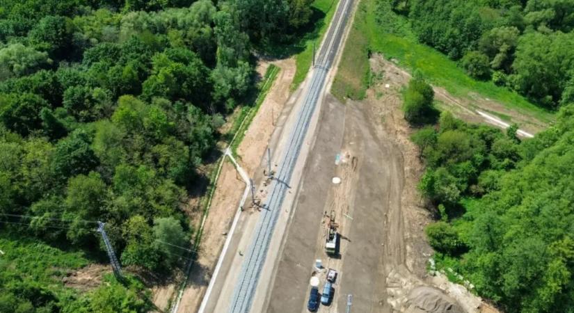Másfél év után hajnal óta újra járnak a vonatok Veszprém és Ajka között