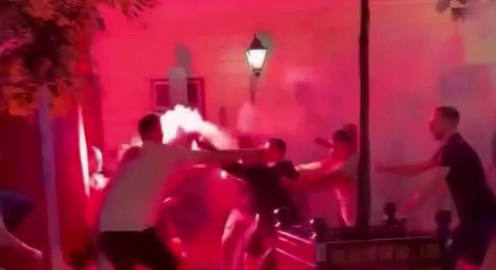 BL-döntő: A belvárosban estek egymásnak a PSG és Arsenal-drukkerek - videók