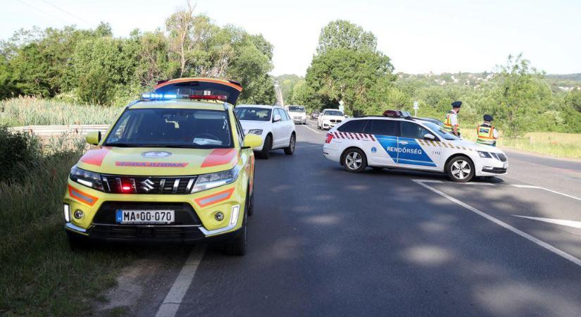 Gyerekeket szállító busz szenvedett balesetet Hirdnél, a sofőr meghalt