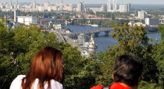 Ukrajnában tovább nő az átlagbér, és már meghaladta a 30 ezer hrivnyát