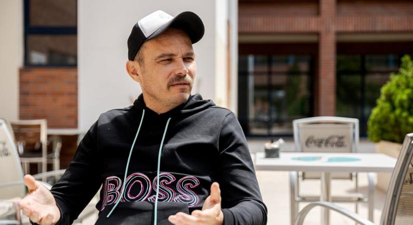 „Emberek a mentális egészségük védelmében hagyták el a színházat” – Lengyel Tamás számonkérte a Fővárost az Eszenyi-ügy kapcsán