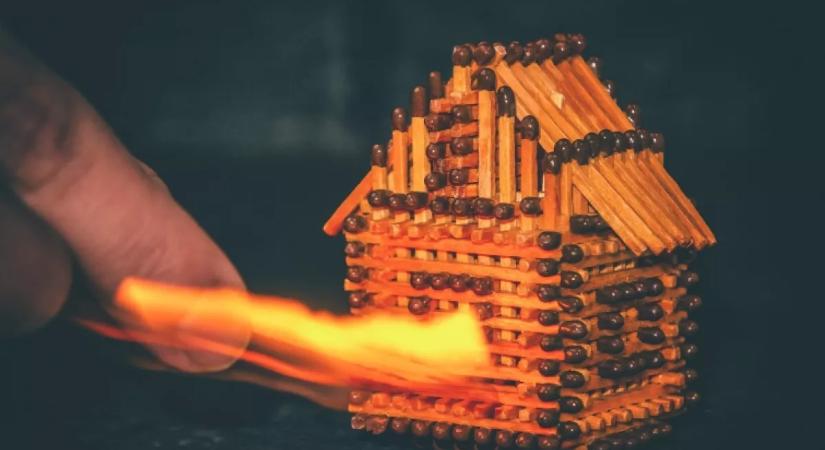 Azonnal húzd ki ezt a készüléket éjszakára: észrevétlenül is tüzet okozhat