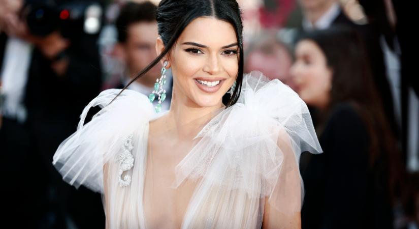 Kendall Jenner Met-gálán viselt filléres ajakszínezőjét imádja mindenki – egyszerű, de nagyszerű