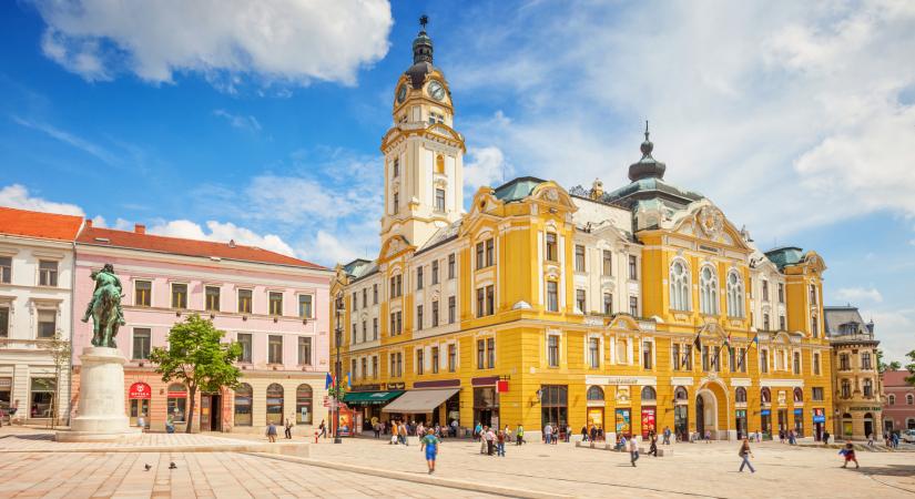 Tragikus buszbaleset Pécs határában, a sofőr meghalt, sokan megsérültek