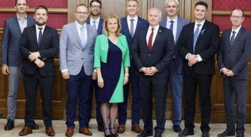 Tíz megyei jogú város polgármestere közös nyilatkozattal fordult a miniszterelnökhöz