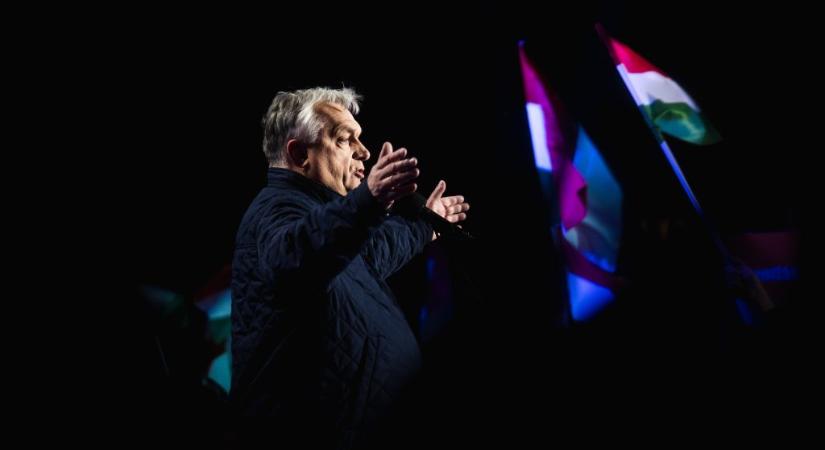 A rendőrség elkezdte meggyanúsítani az Orbán rendezvényein erőszakoskodó feketeruhásokat