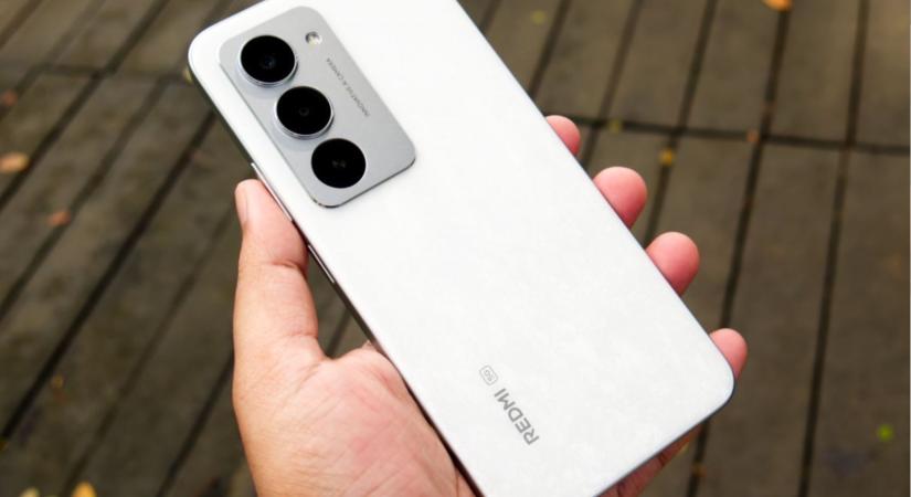 7000 mAh-s akkumulátorral érkezik a Redmi 17