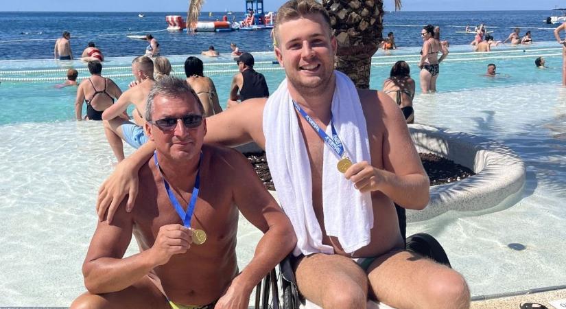 Egy baleset miatt kerekesszékbe kényszerült, most világrekordra készül a szolnoki sportoló – galéria, videó