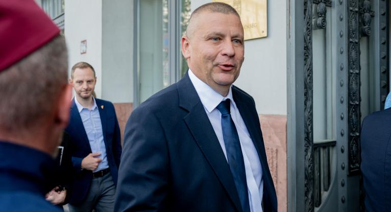 Magához vonta a honvédelmi miniszter a tárcához tartozó cégek feletti tulajdonosi jogokat