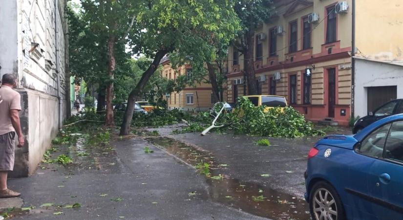 Riasztó előrejelzés érkezett: viharos széllel és jégesővel csaphat le a zivatarhullám