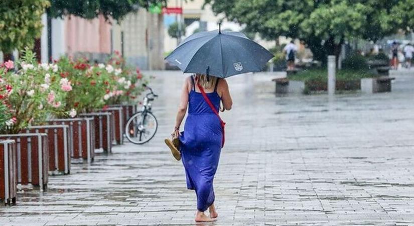 Készítse az esernyőt: Estére megérkeznek a viharcellák Szekszárdra