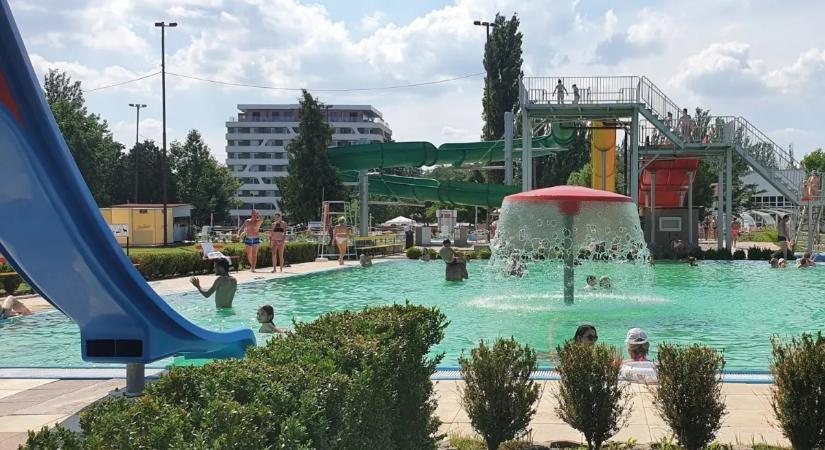 Megújult medencékkel és csúszdákkal várja a vendégeket ez a határ menti termálfürdő