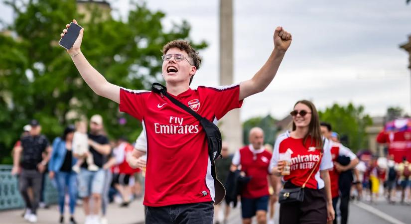 Budapest piros-fehér: Arsenal-drukkerek lepték el a Városligetet- videó