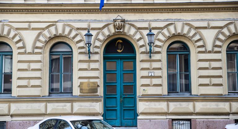 Egy 54 éves volt vízilabdázó vezette a milliárdos számlagyárat működtető bűnszervezetet