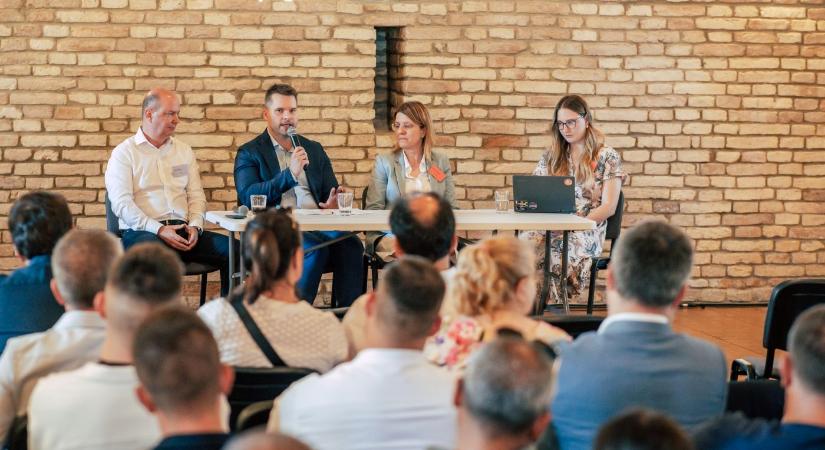 Komáromban kezdődött párbeszéd a felvidéki magyar támogatáspolitika jövőjéről