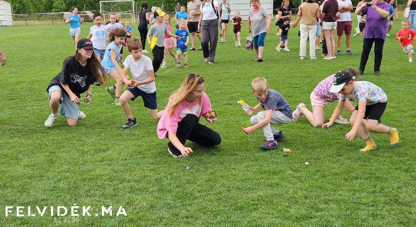 Gyermeknapot tartottak Megyercsen: habparty, kutyás bemutató és közösségi összefogás várta a családokat