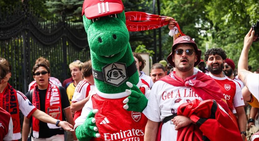 Az Arsenal szurkolók bíznak benne, hogy a „shithouse” foci is elég lehet a BL-trófea megszerzéséhez