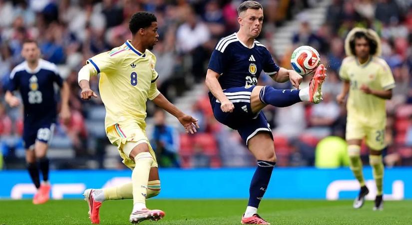 Hiába vezetett Glasgow-ban Curacao, emberhátrányban kikapott Skóciától