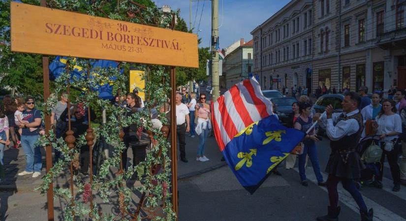 Nótár Mary, borárverés és Hídivásár is várja a látogatókat a záró hétvégén