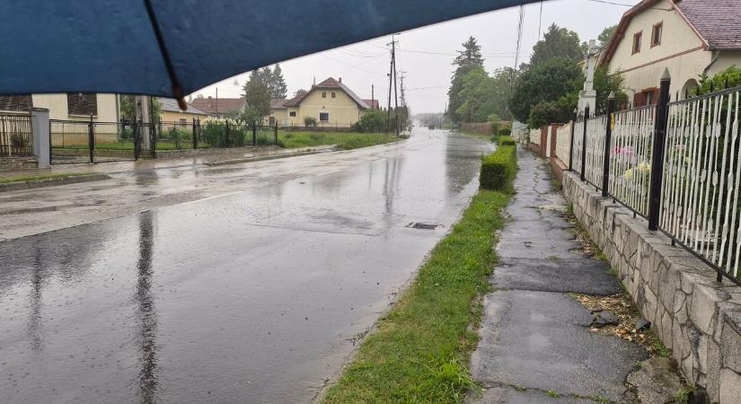 Lecsapott a zivatar a gyerekek bánatára, elmosta a rendezvényt a zalai faluban (videó)